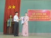 14._Thay Du (dai dien Dang uy) tang hoa chuc mung - DSC_9844