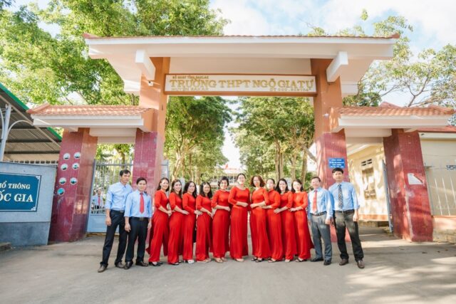 Tổ Ngoại ngữ | Đi lên cùng thời đại