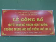 Lễ công bố Quyết định bổ nhiệm cô Phạm Thị Dinh giữ chức vụ Hiệu trưởng trường THPT Ngô Gia Tự
