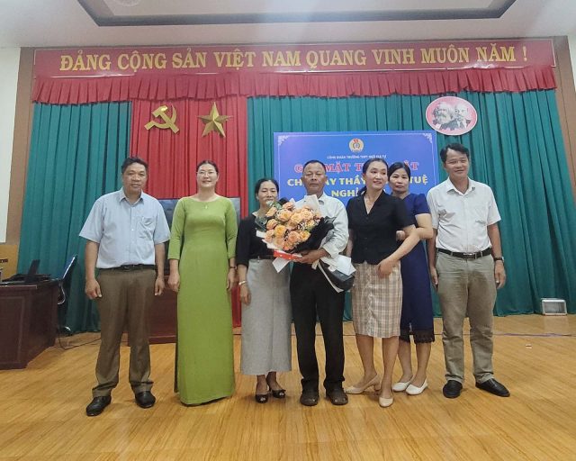 Lễ chia tay thầy Hồ Sỹ Tuệ nghỉ hưu