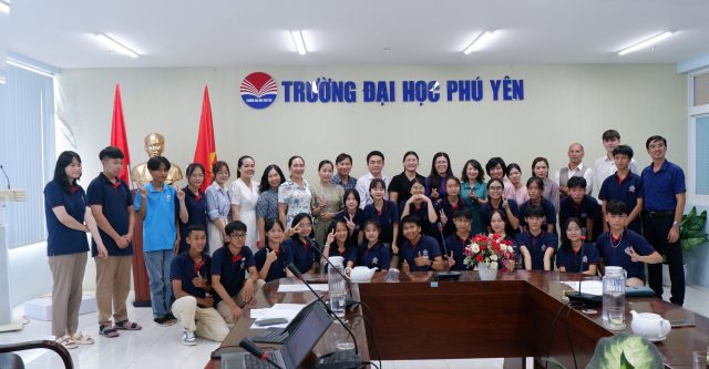 Lớp học bổng Tiếng Anh Access Trường THPT Ngô Gia Tự đến thăm quan thực tế tại Trường Đại học Phú Yên
