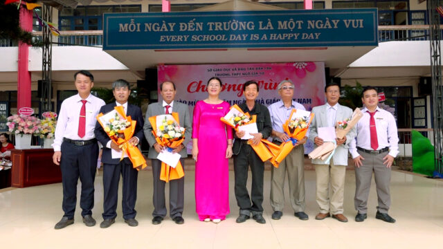 Trường THPT Ngô Gia Tự tổ chức chương trình chào mừng 42 năm ngày Nhà giáo Việt Nam 20/11