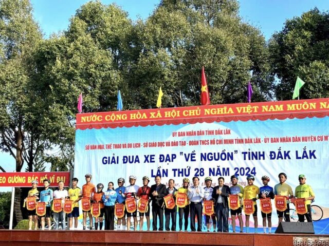 Trường THPT Ngô Gia Tự tham gia giải đua xe đạp “Về nguồn” tỉnh Đắk Lắk lần thứ 28 năm 2024